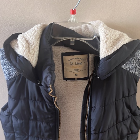 Vest - Picture 2 of 3